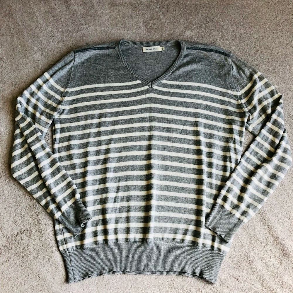 Arturo Calle Grey and White Striped V-neck Sweater